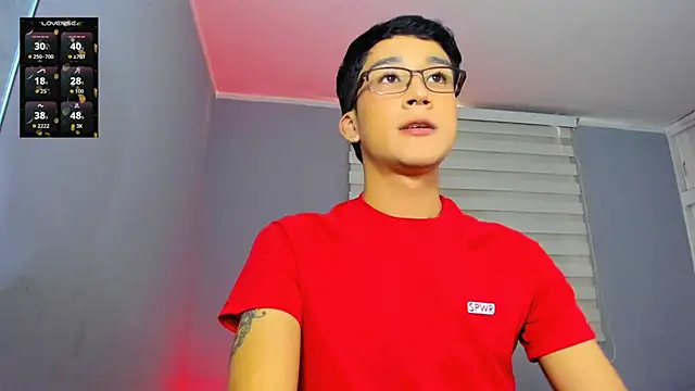 Snapshot of tom_Howard chatting on 11.04.25 tom Howard online show from 11.04.25