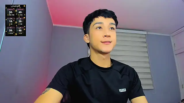 Snapshot of tom_Howard chatting on 11.06.25 tom Howard online show from 11.06.25