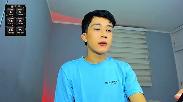 Snapshot of tom_Howard chatting on 11.08.25 tom Howard online show from 11.08.25