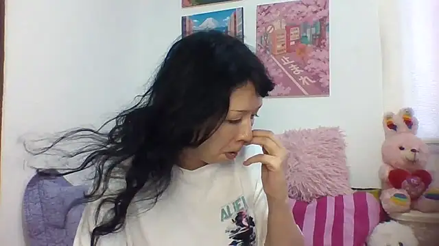 Snapshot of Haru_Queenn chatting on 09.12.25 Haru Queenn online show from 09.12.25