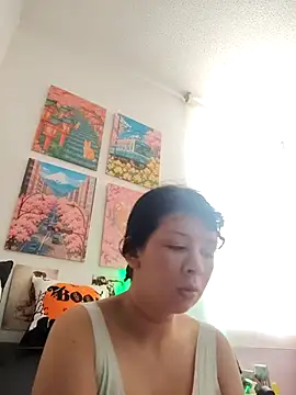 Snapshot of Haru_Queenn chatting on 10.24.25 Haru Queenn online show from 10.24.25