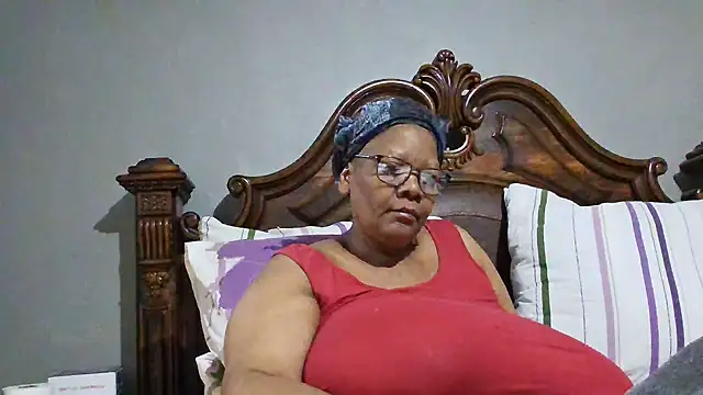 SEXYBOOBSNASS online show from 10.18.25