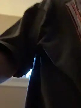 Snapshot of lukeychew chatting on 10.31.25 lukeychew online show from 10.31.25