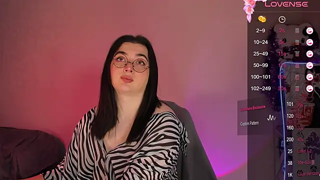 Snapshot of YsabellViveris chatting on 12.11.24 YsabellViveris online show from 12.11.24