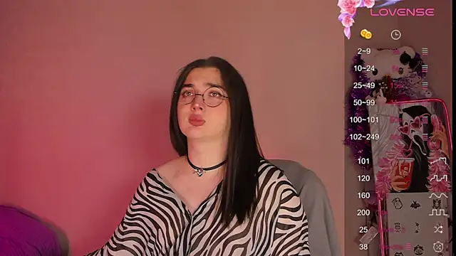 Snapshot of YsabellViveris chatting on 01.08.25 YsabellViveris online show from 01.08.25