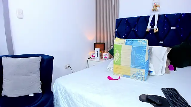 gabytyara2 online show from 12.18.25