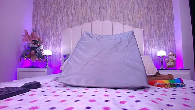 raven lilith  online show from 12.18.25