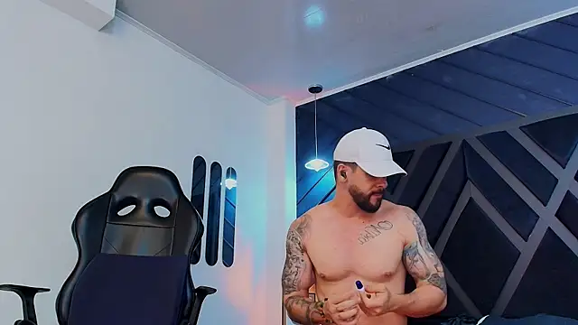 Snapshot of Petesevans chatting on 04.28.26 Petesevans online show from 04.28.26