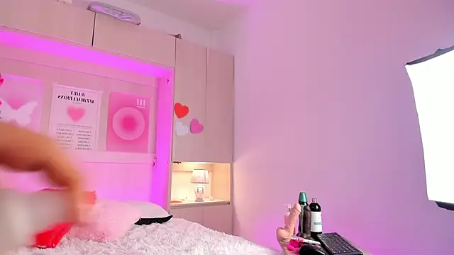 SophiaaStone online show from 02.21.25