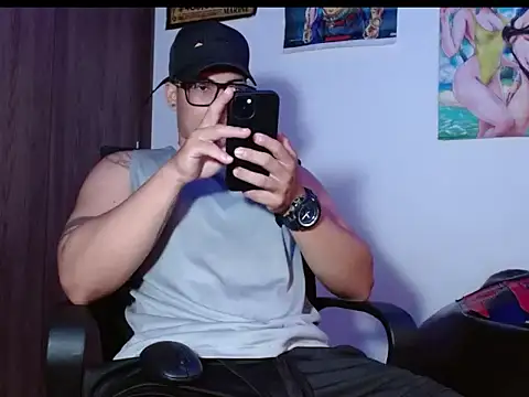 Snapshot of Danielsbigcum chatting on 10.01.25 Danielsbigcum online show from 10.01.25