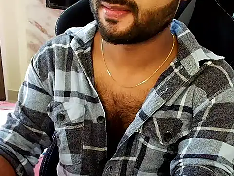 Snapshot of SHENOY3 chatting on 10.09.25 SHENOY3 online show from 10.09.25