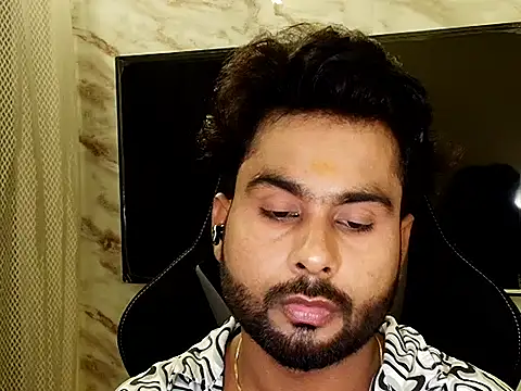 Snapshot of SHENOY3 chatting on 10.20.25 SHENOY3 online show from 10.20.25