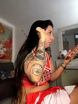 Snapshot of kiaraglam2 chatting on 10.28.25 kiaraglam2 online show from 10.28.25