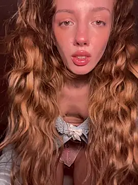 Snapshot of Weeissy chatting on 11.16.25 Weeissy online show from 11.16.25