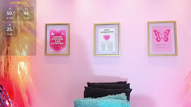 Snapshot of EmmySweett chatting on 10.21.25 EmmySweett online show from 10.21.25