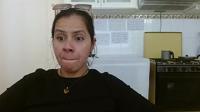 Sara Brandon online show from 09.21.25