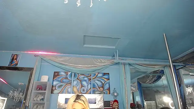 ADRIANNA FOX online show from 04.14.26