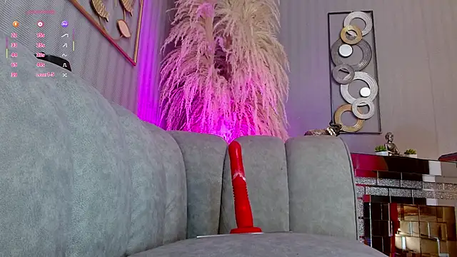 Snapshot of adara_le chatting on 10.13.25 adara le online show from 10.13.25