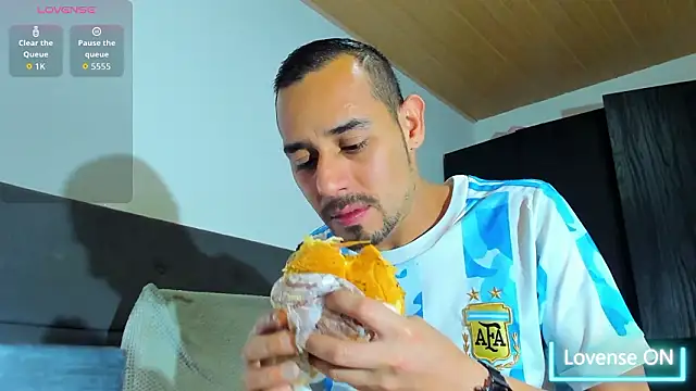 Snapshot of jhonyalzate2 chatting on 02.01.26 jhonyalzate2 online show from 02.01.26