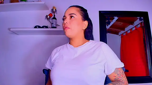 Snapshot of alexaa_walker chatting on 02.19.25 alexaa walker online show from 02.19.25