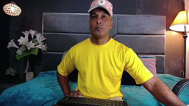 Snapshot of liam_howard chatting on 11.18.25 liam howard online show from 11.18.25