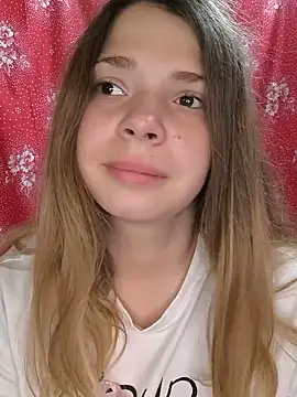 Snapshot of Zuli_Kiska chatting on 06.18.26 Zuli Kiska online show from 06.18.26