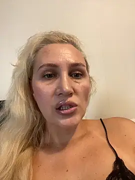 YourBlondee online show from 09.12.25