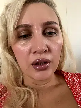 YourBlondee online show from 09.25.25