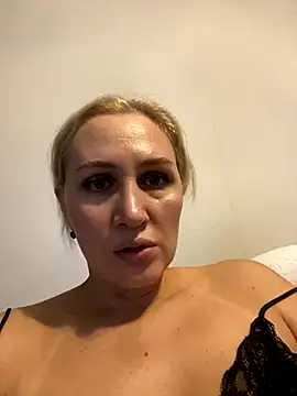 YourBlondee online show from 11.01.25