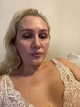 YourBlondee online show from 12.03.25