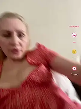 Snapshot of YourBlondee chatting on 04.26.26 YourBlondee online show from 04.26.26
