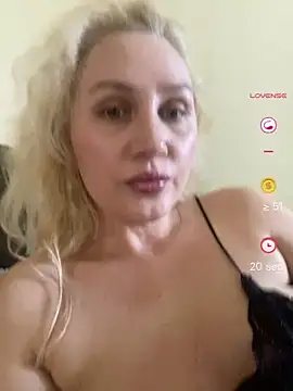 Snapshot of YourBlondee chatting on 05.04.26 YourBlondee online show from 05.04.26