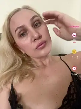 Snapshot of YourBlondee chatting on 05.06.26 YourBlondee online show from 05.06.26
