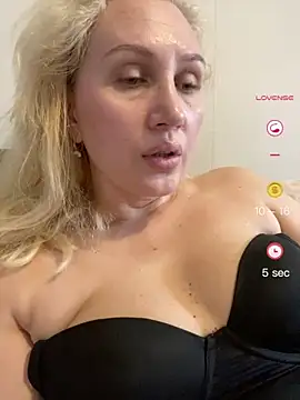 Snapshot of YourBlondee chatting on 05.16.26 YourBlondee online show from 05.16.26