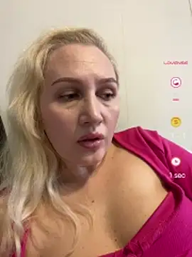 Snapshot of YourBlondee chatting on 05.21.26 YourBlondee online show from 05.21.26