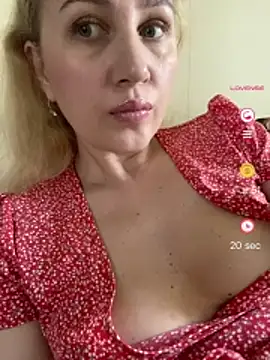 Snapshot of YourBlondee chatting on 06.02.26 YourBlondee online show from 06.02.26