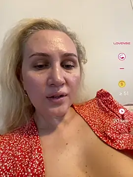 Snapshot of YourBlondee chatting on 06.04.26 YourBlondee online show from 06.04.26