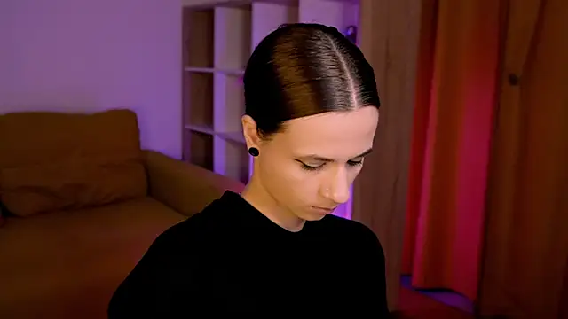 ItsAlisia online show from 11.27.25