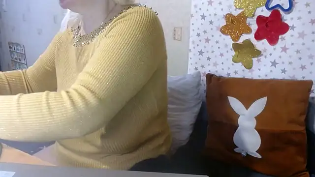 Snapshot of QueenLana chatting on 10.27.25 QueenLana online show from 10.27.25