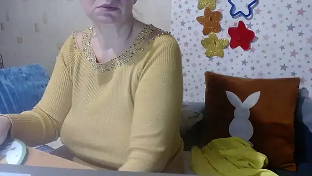 Snapshot of QueenLana chatting on 11.07.25 QueenLana online show from 11.07.25