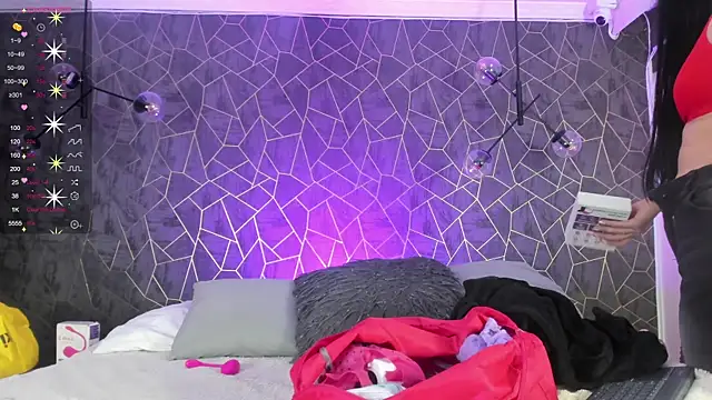 danaythamara1 online show from 12.15.25