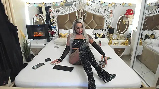 Snapshot of hotgirlsmoking_69xxx chatting on 12.15.24 hotgirlsmoking 69xxx online show from 12.15.24