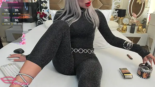 Snapshot of hotgirlsmoking_69xxx chatting on 03.15.25 hotgirlsmoking 69xxx online show from 03.15.25