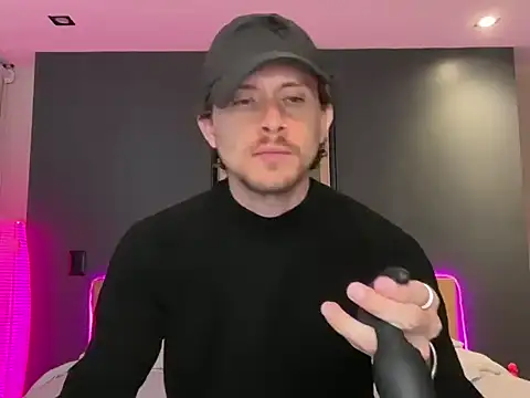 Snapshot of mcklister_kinky_feets chatting on 02.15.26 mcklister kinky feets online show from 02.15.26