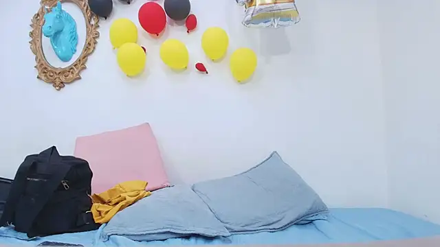 Snapshot of timkerbell_ chatting on 10.09.25 timkerbell online show from 10.09.25