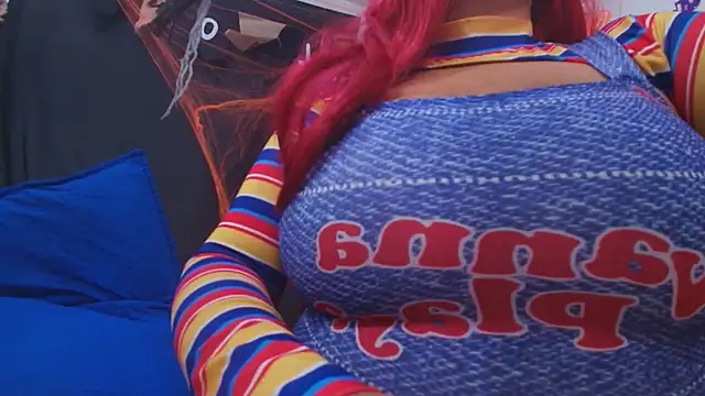 Snapshot of timkerbell_ chatting on 10.31.25 timkerbell online show from 10.31.25