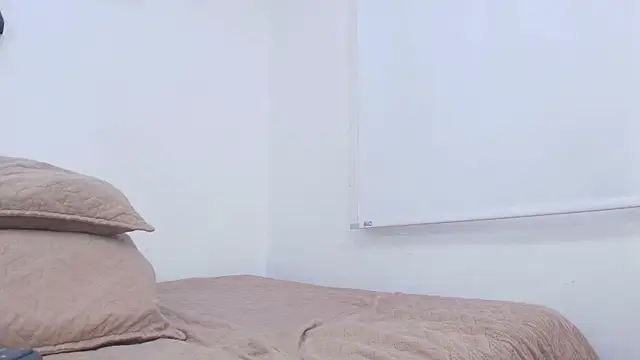 Snapshot of timkerbell_ chatting on 11.06.25 timkerbell online show from 11.06.25