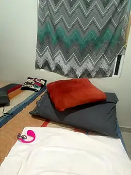 MileyGia online show from 11.30.25