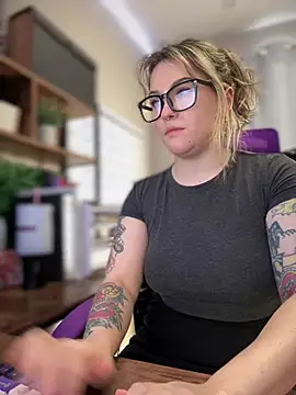 JennKenobi online show from 02.19.25