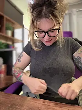 JennKenobi online show from 02.19.25